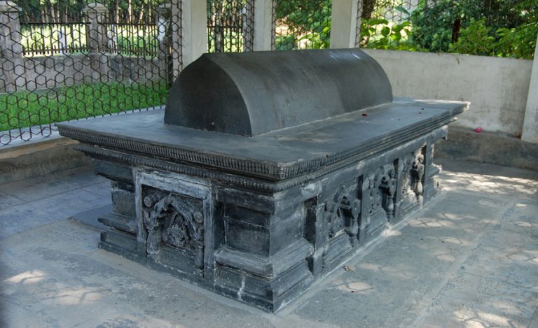 নারায়ণগঞ্জের সুলতান গিয়াসউদ্দিন আজম শাহের সমাধি: এক ঐতিহাসিক ভ্রমণ